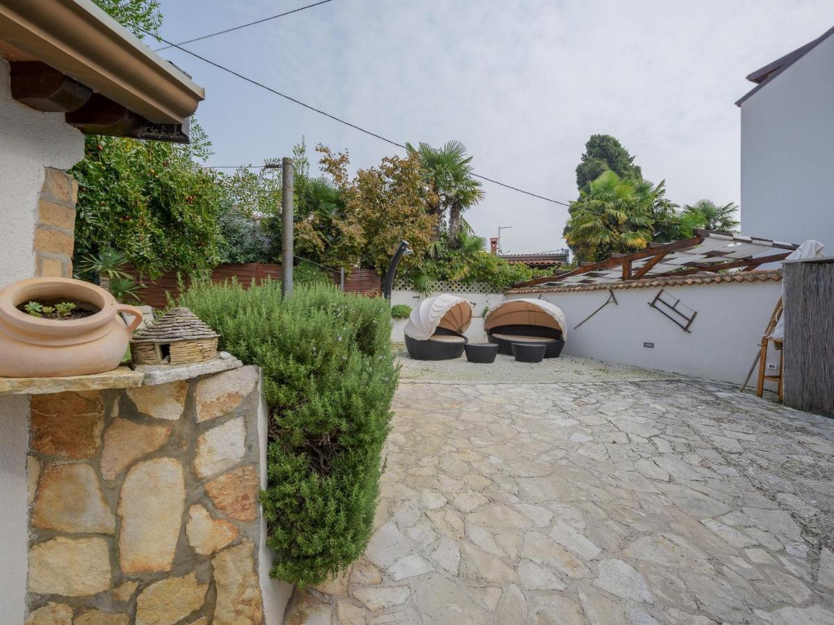 Casa Astrid By The Sea In Porec Exterior photo